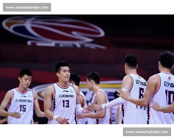 CBA最新赛季战况分析：新星崛起与老将表现共舞 谁将夺得冠军宝座